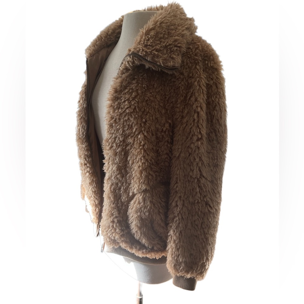 Warm neutral LIKE NEW fuzzy soft teddy coat jacket - Picture 5 of 11